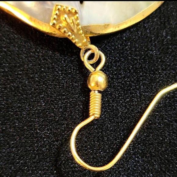 SAND DOLLAR SHELL EARRINGS - Picture 7 of 11